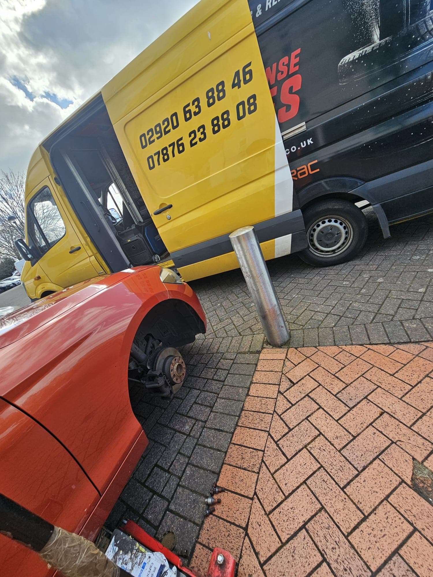 Mobile tyre van at customer location