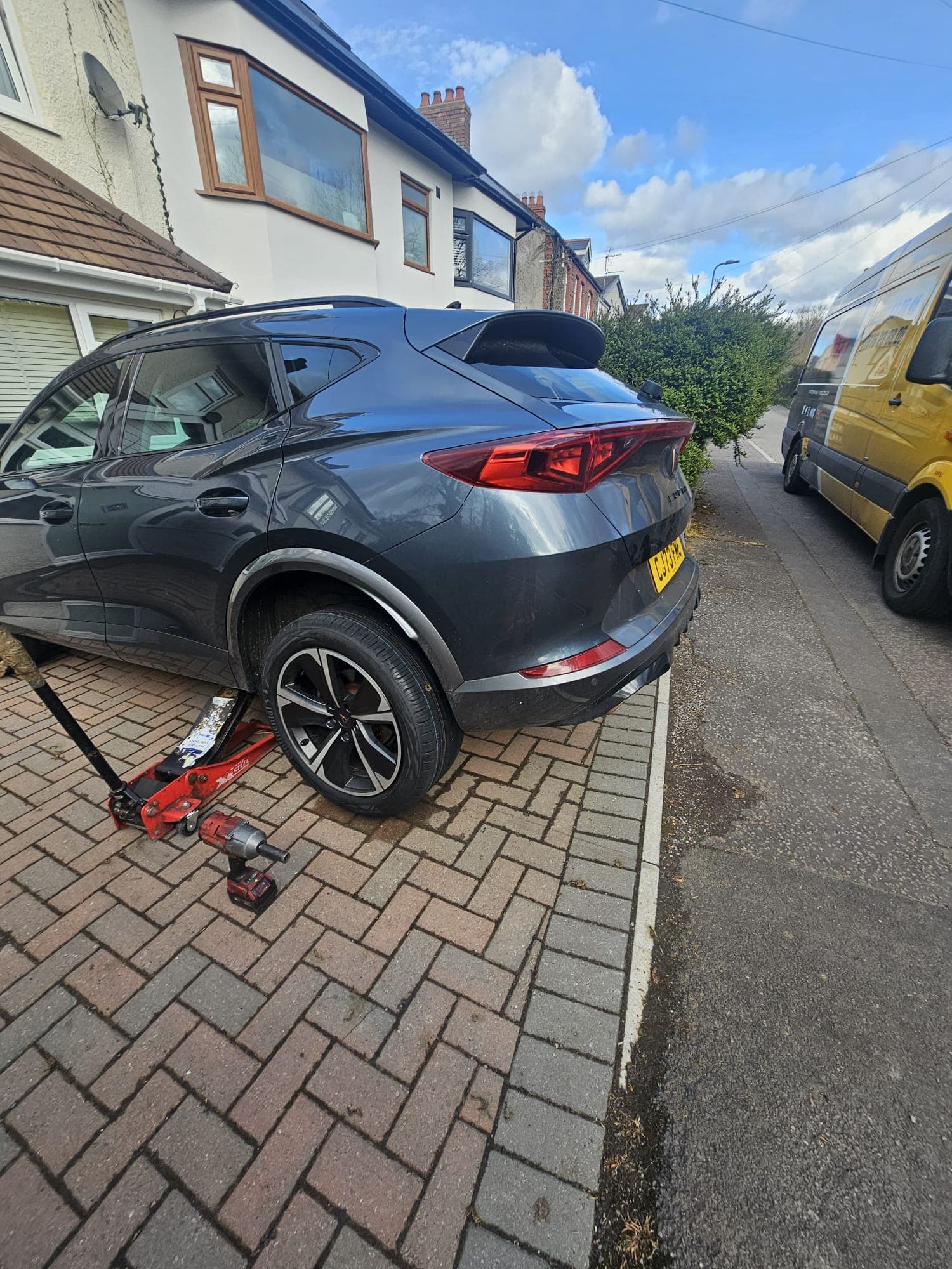 Driveway tyre fitting - SEAT
